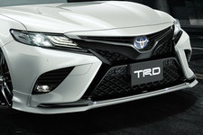 トヨタ カムリ（TRDパーツ装着）