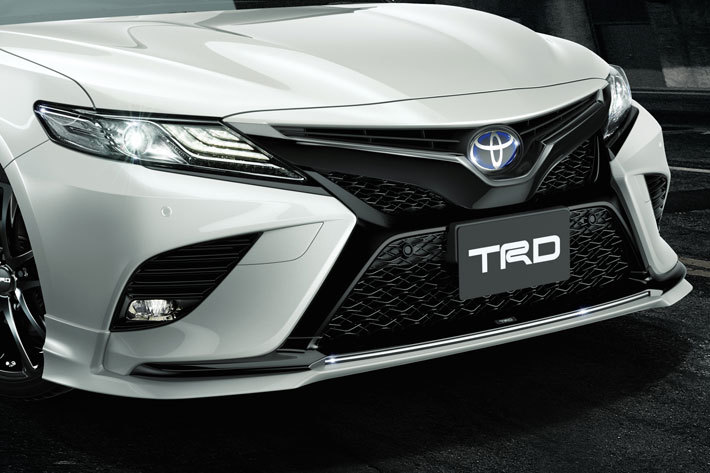 トヨタ カムリ（TRDパーツ装着）