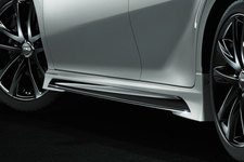 トヨタ カムリ（TRDパーツ装着）