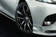 トヨタ カムリ（TRDパーツ装着）