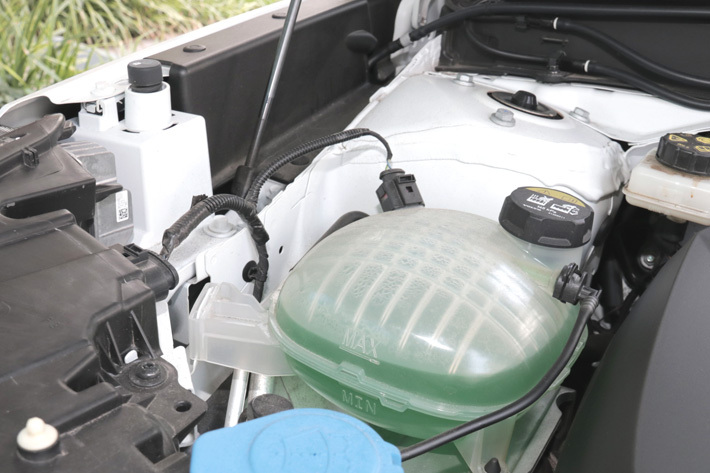 車の冷却水とは 補充 交換の簡単な方法や頻度 水道水ではダメな理由を徹底解説 画像ギャラリー No 3 初心者必見 編集部が語る自動車購入ノウハウ Mota