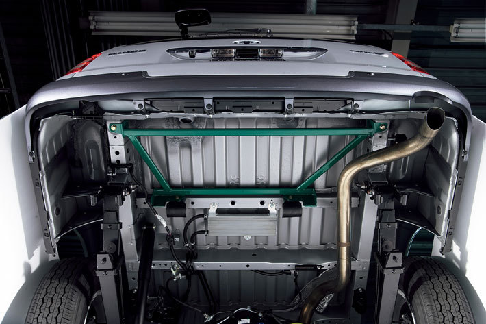 ハイエース　モデリスタ　リアブレース　標準　美品 Yahoo!オークション -「ハイエース モデリスタ リア」の落札相場