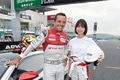 大人気ゲーム“グランツーリスモ“発のレーシングカー、篠田麻里子さんを乗せて富士スピードウェイを走る