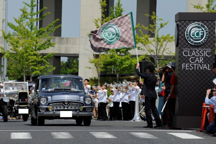 パレードスタート風景／トヨタ博物館 クラシックカー・フェスティバル2015の様子