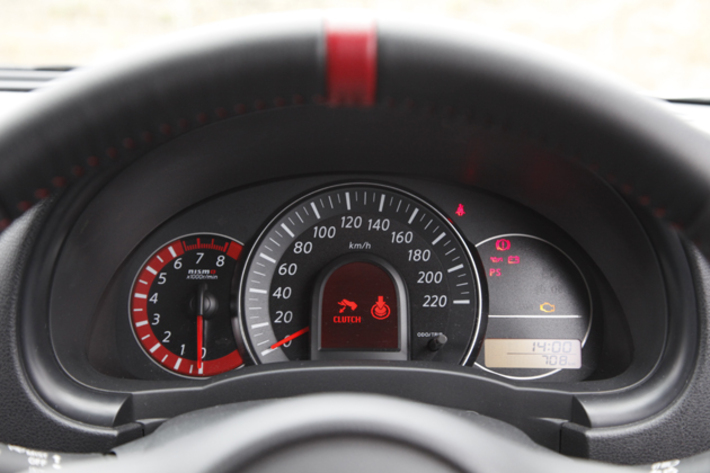 日産マーチnismo