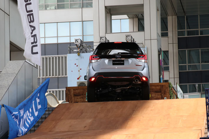 スバル 新型フォレスター