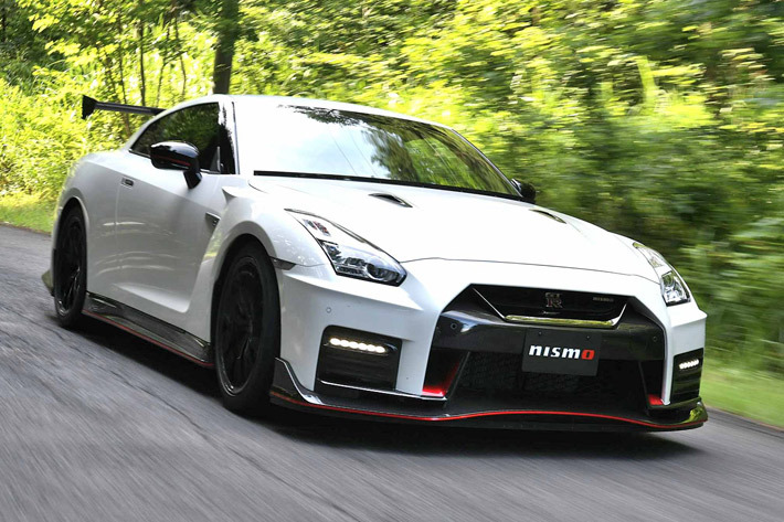 Gt R Nismo Nアタックパッケージ は公道okなレーシングカーだ 2800万円のモンスターマシンを試す 徹底検証 2018年新型車種ー試乗レポート Mota