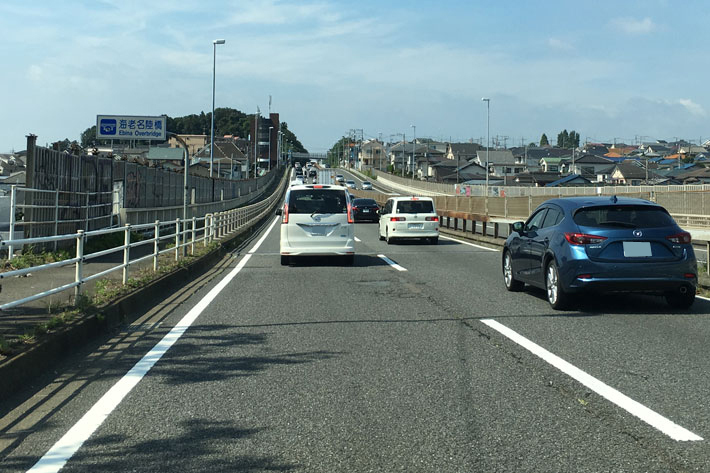 目からウロコ 煽り運転をしないために車間距離を客観的に知る方法 特別企画 Mota