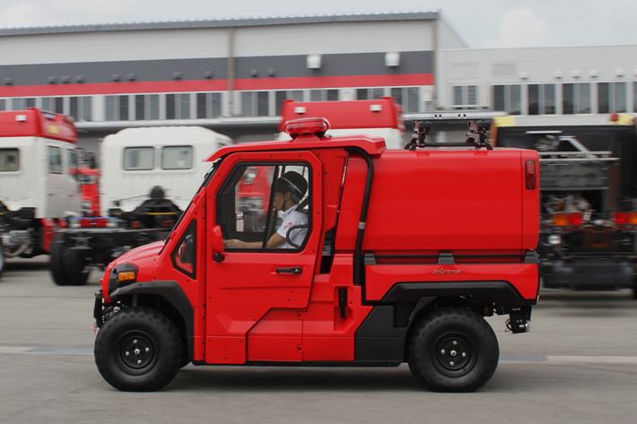 小型オフロード消防車「レッドレディバグ（Red Ladybug）」