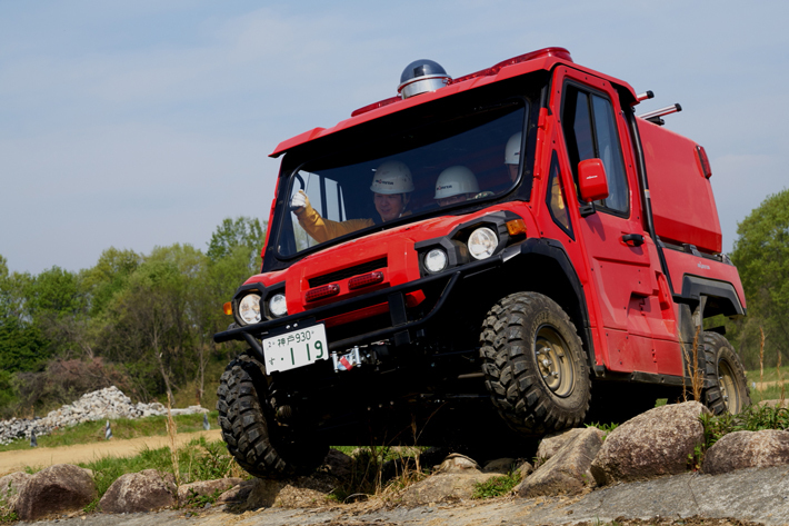 小型オフロード消防車「レッドレディバグ（Red Ladybug）」