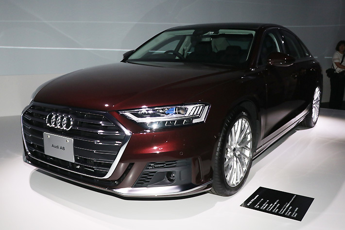 アウディ 新型A8 60 TFSI quattro