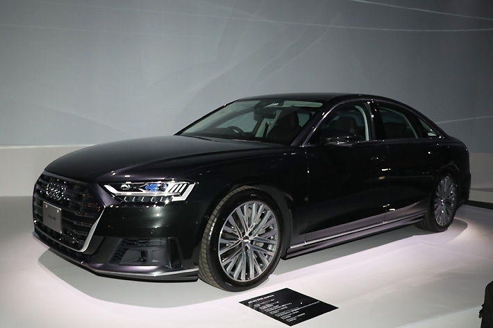 アウディ 新型A8 60 TFSI quattro
