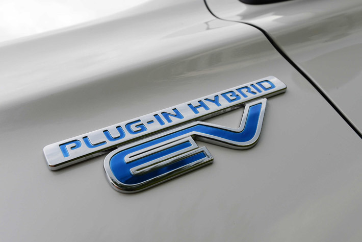 三菱 アウトランダーPHEV 2019年モデル G Premium Package