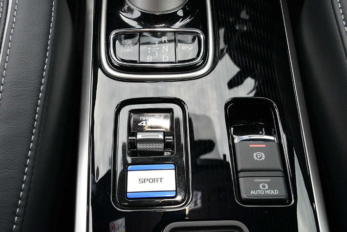 三菱 アウトランダーPHEV 2019年モデル G Premium Package