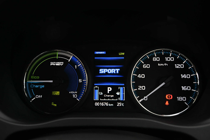 三菱 アウトランダーPHEV 2019年モデル G Premium Package