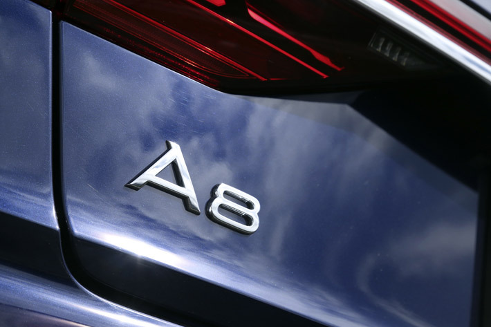 アウディ A8 55 TFSI quattro
