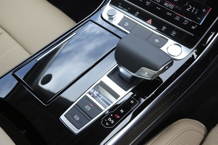 アウディ A8 55 TFSI quattro