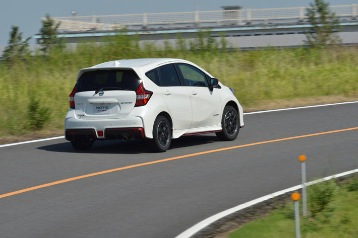 日産 ノート E Power Nismo Sを速攻試乗 解説 この高次元なバランスがノーマルのノート にも欲しい 2 2 徹底検証 18年新型車種ー試乗レポート Mota 日産 ノート E Power Nismo Sを速攻試乗 解説 この高次元なバランスがノーマルのノート にも欲しい 2 2 徹底検証 18年新型車種ー試乗レポート Mota
