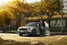 MINIクロスオーバー PHEVに32時間試乗できるキャンペーンを開催