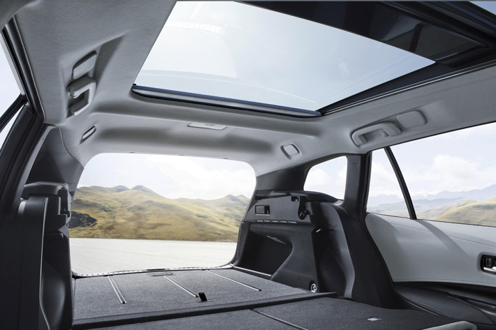 トヨタ 新型カローラハッチバック＆カローラツーリングスポーツ パリモーターショーで公開