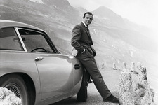 アストンマーティン・ジャパン：映画007シリーズのボンド・カー 7台が、10月5日にロンドン市内に登場！