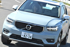 ボルボ XC40 T4 AWD Momentum