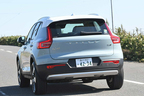 ボルボ XC40 T4 AWD Momentum