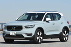 ボルボ XC40 T4 AWD Momentum