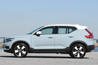 ボルボ XC40 T4 AWD Momentum