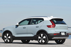 ボルボ XC40 T4 AWD Momentum