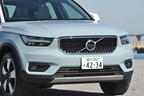 ボルボ XC40 T4 AWD Momentum