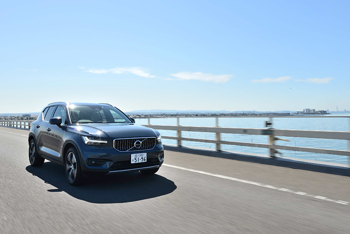 ボルボ XC40 T4 AWD Inscription