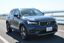 ボルボ XC40 T4 AWD Inscription