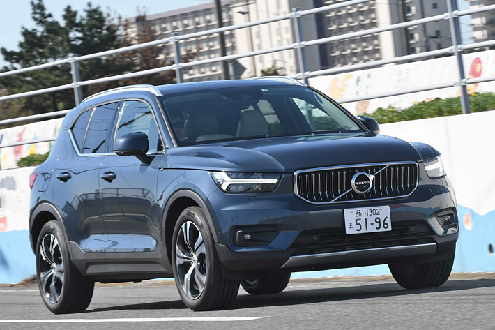 ボルボ XC40 T4 AWD Inscription