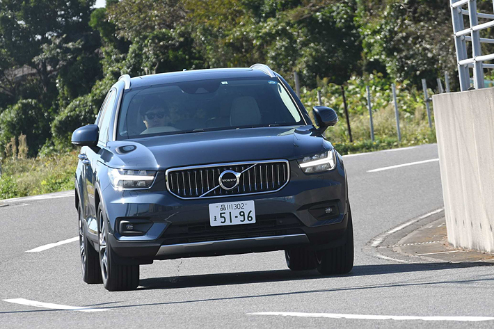 ボルボ XC40 T4 AWD Inscription