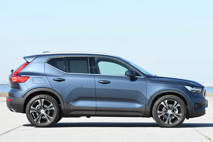 ボルボ XC40 T4 AWD Inscription