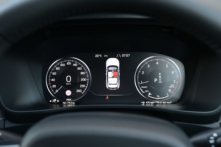 ボルボ XC40 T4 AWD Inscription