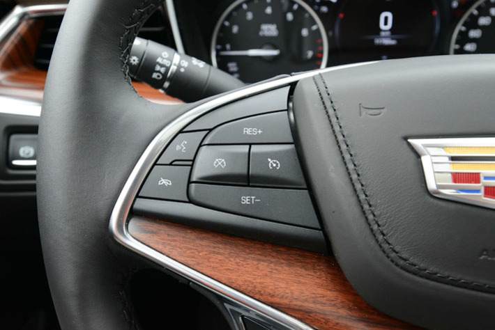 キャデラック XT5クロスオーバー プラチナム