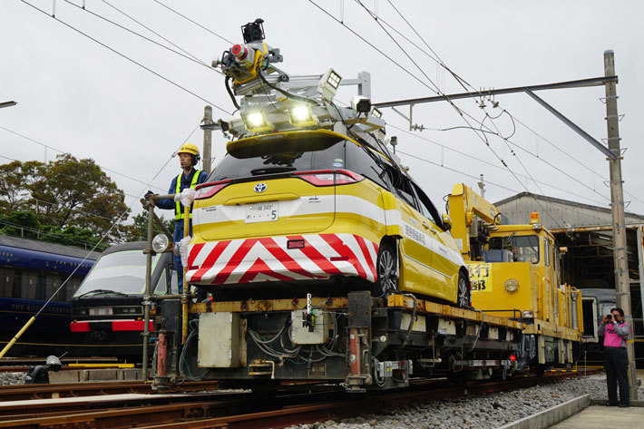 首都高のインフラ点検車を鉄道用に！ 斬新なアイデアを伊豆急で実証実験