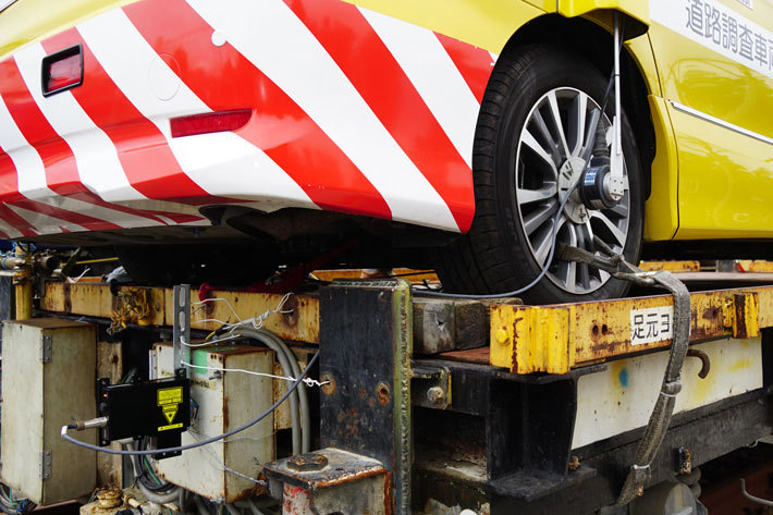 首都高のインフラ点検車を鉄道用に！ 斬新なアイデアを伊豆急で実証実験