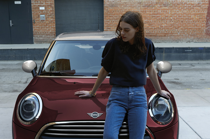 ミニ 限定車mini Burgundy Editionを発売 業界先取り 業界ニュース 自動車ニュース21国産車から輸入車まで Mota ミニ 限定車mini Burgundy Editionを発売 業界先取り 業界ニュース 自動車ニュース21国産車から輸入車まで Mota