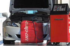 スナップオン製のエアコンガス充填機