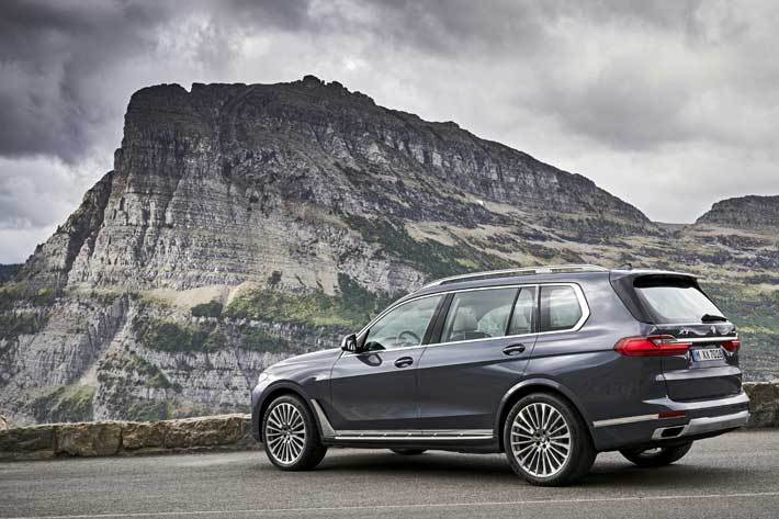 BMW X7登場