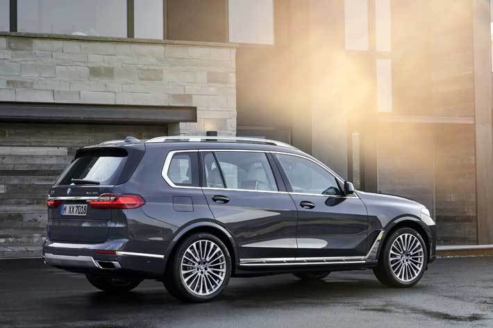 BMW X7登場