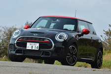 MINIの皮を被ったスーパースポーツカー！ ジョンクーパー