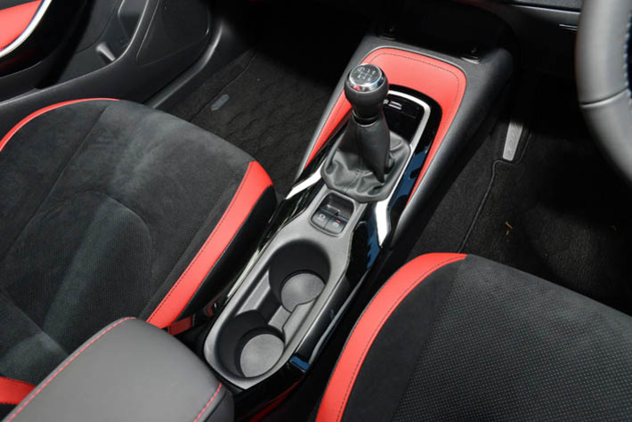 トヨタカローラスポーツ6MT