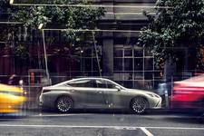 LEXUS、新型「ES」を発売