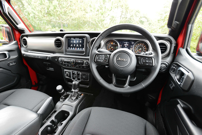 新型Jeep Wrangler(ジープ ラングラー) Unlimited SPORT[4ドア／2.0Lターボ／8AT／4×4]