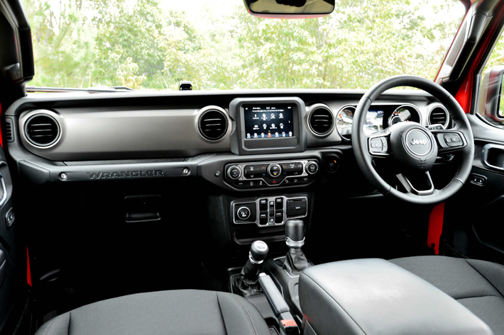 新型Jeep Wrangler(ジープ ラングラー) Unlimited SPORT[4ドア／2.0Lターボ／8AT／4×4]