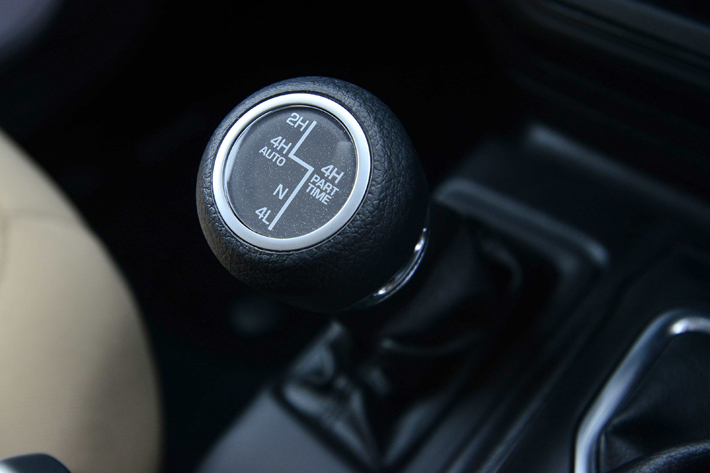 新型Jeep Wrangler(ジープ ラングラー) SPORT[2ドア／V6 3.6L／8AT／4×4]